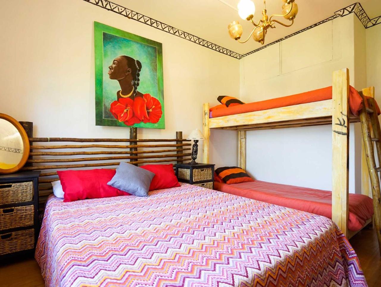 Khululekani - Durban Rasta Hide Out Backpackers Bagian luar foto